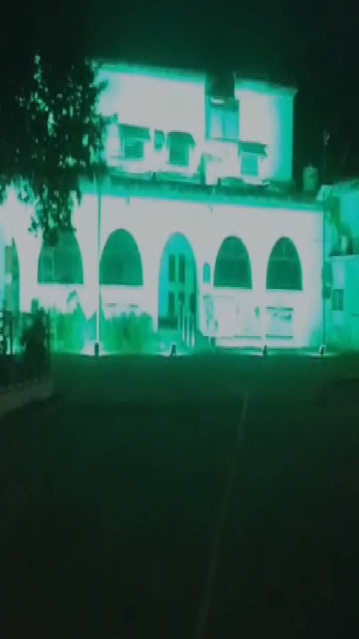 प्रजासत्ताक दिनाच्या पूर्वसंध्येला भंडाऱ्यात तिरंगी रोषणाईने जिल्हाधिकारी कार्यालय उजळलं