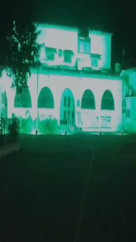 प्रजासत्ताक दिनाच्या पूर्वसंध्येला भंडाऱ्यात तिरंगी रोषणाईने जिल्हाधिकारी कार्यालय उजळलं.