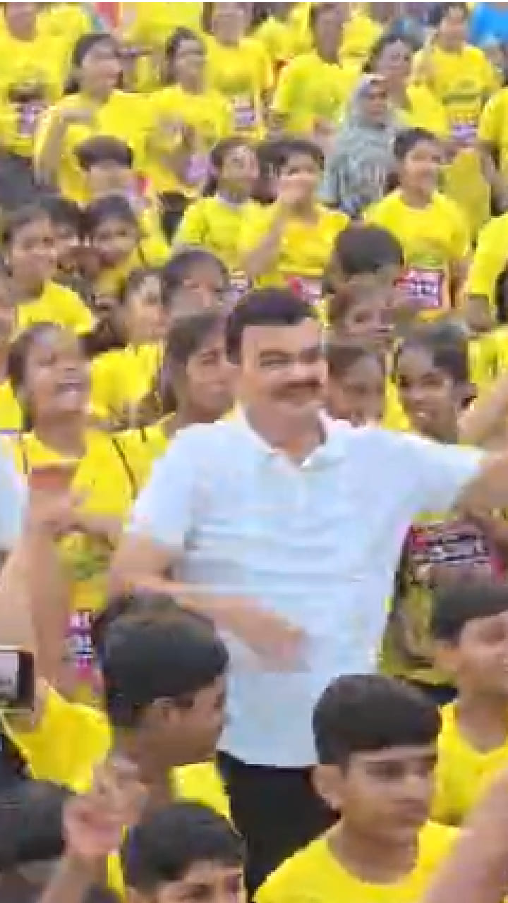 दत्तात्रय भरणे व माजी मंत्री हर्षवर्धन पाटील यांनी एकत्र झुंबा डान्स