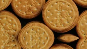 GK : नमकीन बिस्कीटांमध्ये छिद्रे का असतात?.