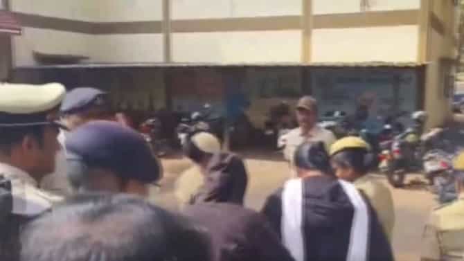 Video : भाजपाच्या महिला कार्यकर्त्याला नग्न करून मारहाण? पोलिसांनी थेट...व्हिडीओमुळे खळबळ!