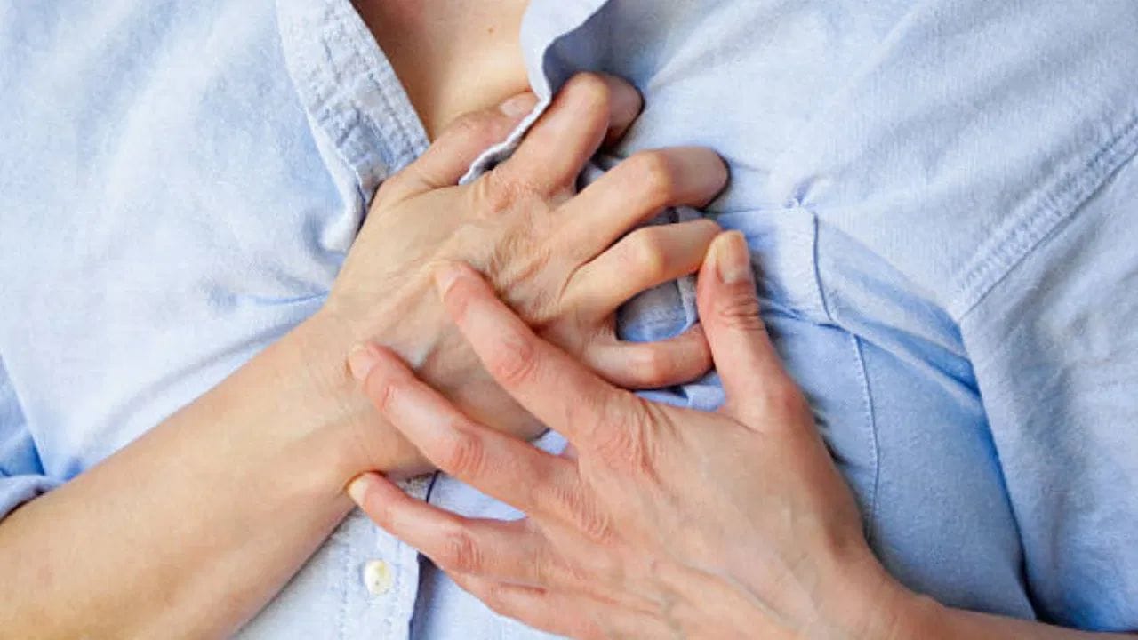  ३ - कोलेस्ट्रॉलची पातळी वाढणे -  LDL कोलेस्ट्रॉलची पातळी वाढल्याने धमन्यातील चरबी वाढते. त्यामुळे हृदयाला होणारा रक्तपुरवठ्यास अडथळा निर्माण होत असतो. 