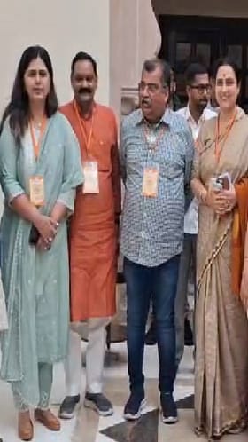 भाजपच्या नव्या राष्ट्रीय अध्यक्षाच्या निवडीसाठी महाराष्ट्रातील नेते दिल्लीत दाखल.