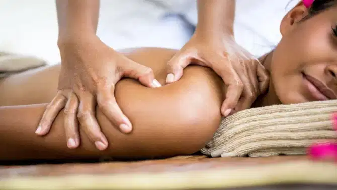 हिवाळ्यात कोणत्या तेलाची मसाज ठरते फायदेशीर? घरच्या घरी करा ट्राय