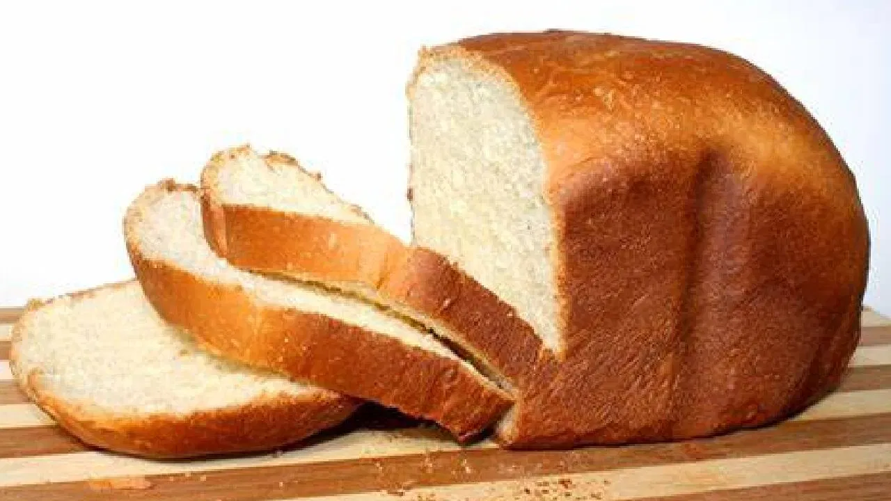 अन्नधान्य महाग : पेट्रोल स्वस्त असले तरी, व्हेनेझुएलामध्ये अन्नधान्य महाग आहे.  ब्रेडचे पॅकेट साधारण 2.10 डॉलर ते 2.50 डॉलरला मिळते. भारतीय रुपयांत ही किंमत सुमारे 175 ते 210 रुपये इतकी होते.