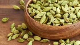 पर्समध्ये ही एक छोटीशी वस्तू ठेवा पैशाच्या समस्या लगेच होतील दूर....