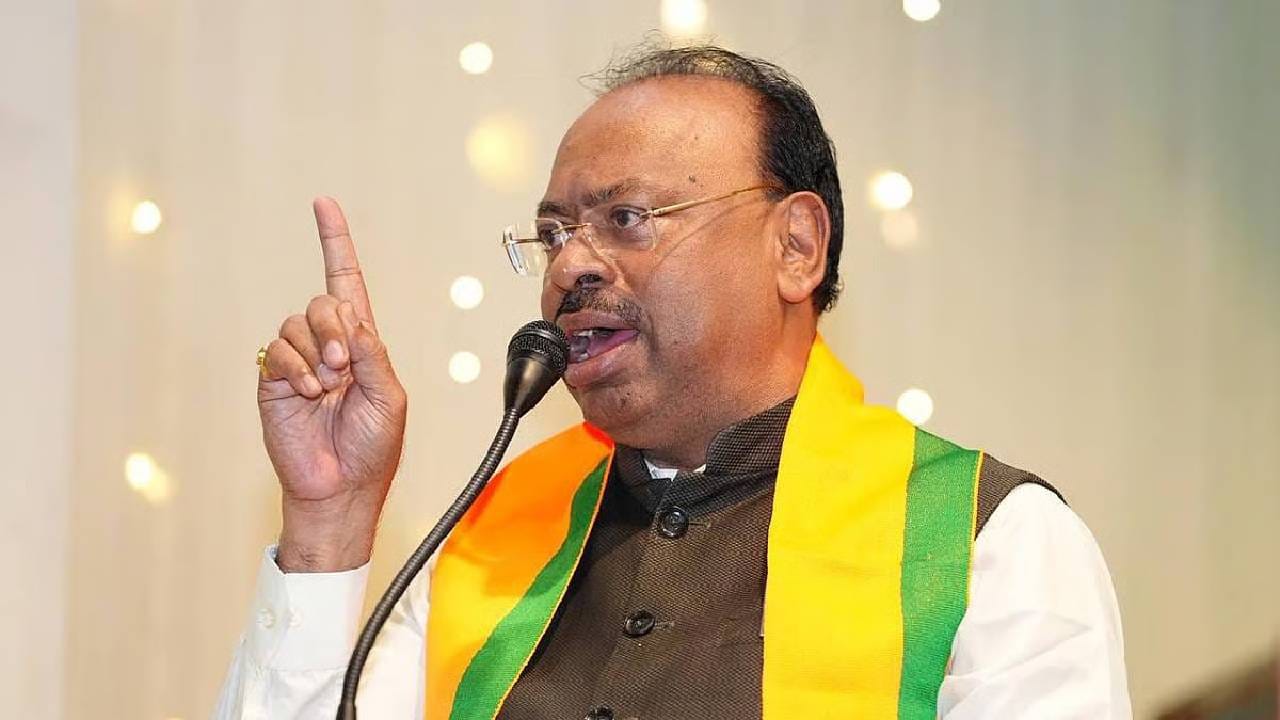 काँग्रेस जिंकते त्या ठिकाणी मशीनला दोष देत नाही; PADUच्या वादावर भाजपचं प्रत्युत्तर काँग्रेस जिंकते त्या ठिकाणी मशीनला दोष देत नाही; PADUच्या वादावर भाजपचं प्रत्युत्तर