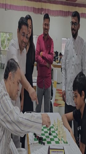 Pune : मंचरमध्ये दिलीप वळसे पाटील यांच्या हस्ते बुद्धिबळ स्पर्धेचं उद्घाटन.