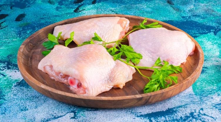 डोनाल्ड ट्रम्प यांच्या आदेशानंतर अमेरिकन सैनिकांनी व्हेनेझुएला या देशाच्या अध्यक्षांना थेट अटक केली आहे. सध्या या देशाचे अध्यक्ष निकोलस मादुरो हे न्यूयॉर्कच्या तुरुंगात आहेत. दरम्यान, अमेरिकेच्या या कारवाईनंतर आता व्हेनेझुएला हा देश जगभरात चर्चेत आला आहे. आता या देशात खाल्ल्या जाणाऱ्या एका खाद्यपदार्थाची जगभरात चर्च होत आहे.