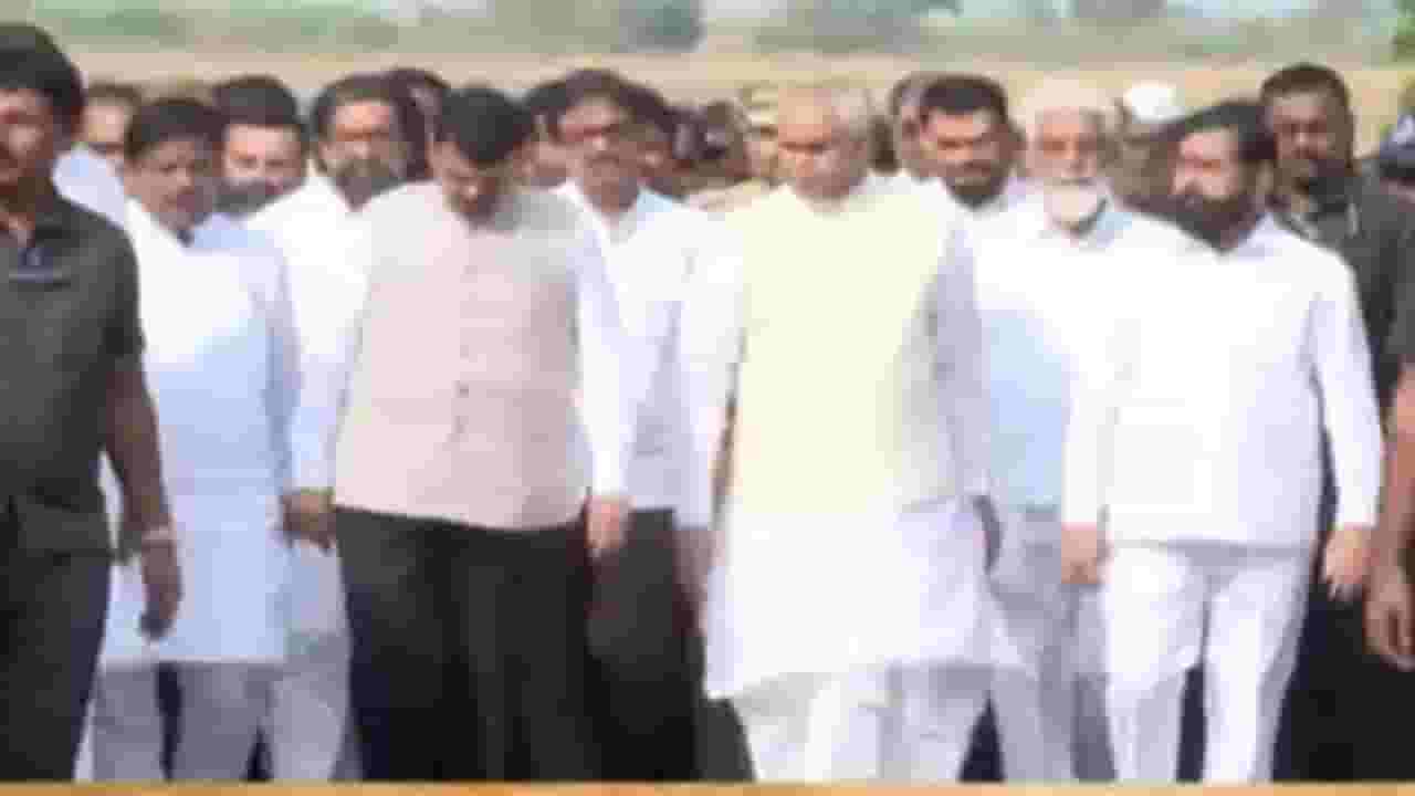 Ajit Pawar Death in Plane Crash : मुख्यमंत्री फडणवीस, एकनाथ शिंदे बारामतीच्या रुग्णालयात दाखल