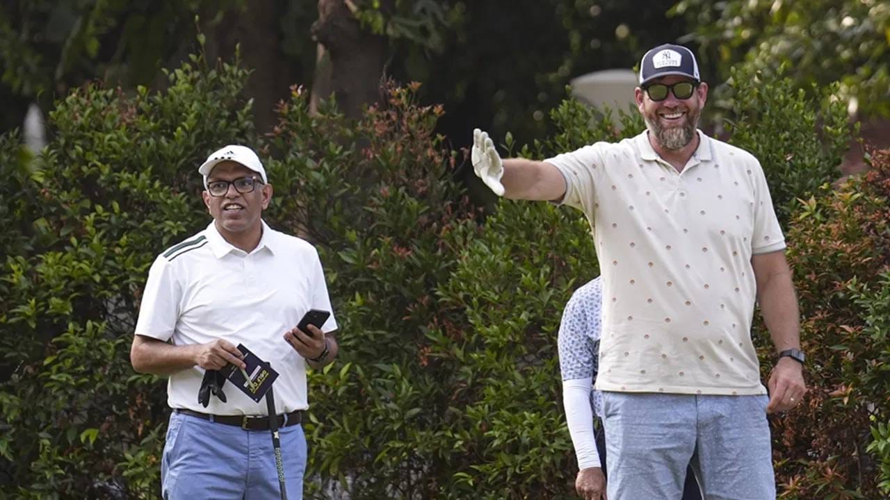 जेकब ओरम सध्या भारतात न्यूजीलंड टीम सोबत आहेत. ते टीमचे बॉलिंग कोच आहेत. पण ते आता  पाकिस्तानात आपली क्षमता दाखवून देणार आहेत. या न्यूझीलंडच्या माजी क्रिकेटपटूकडे कोचिंगचा दीर्घ अनुभव आहे.(फोटो-GETTY IMAGES)