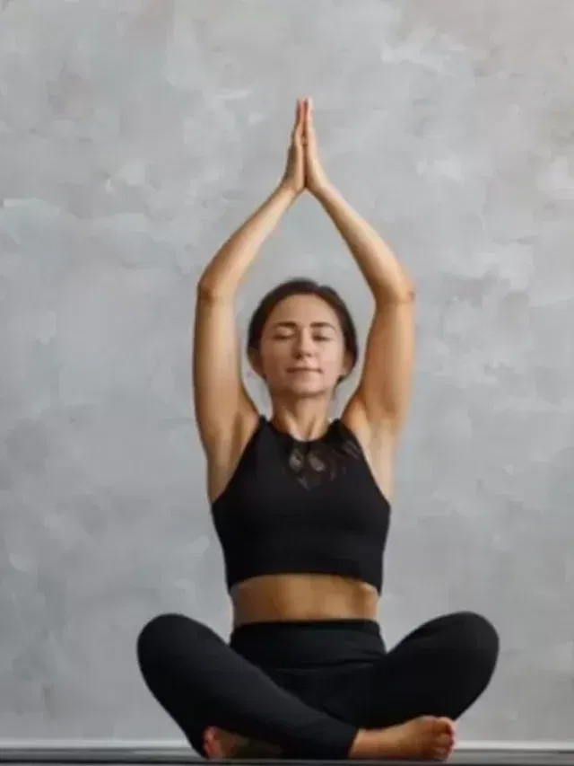 तुम्हाला तणावापासून दूर ठेवतील ही सोपी आसने, कोणती पाहा