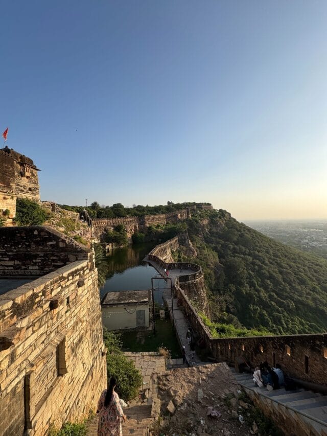 ना रायगड ना हरीहर! भारतातील सर्वात मोठा किल्ला कुठे?