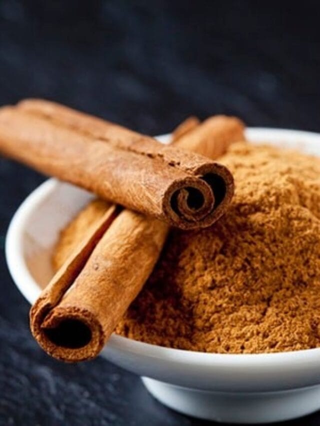 दालचिनी तोंडात ठेवल्याने कसे होतात फायदे, घ्या जाणून