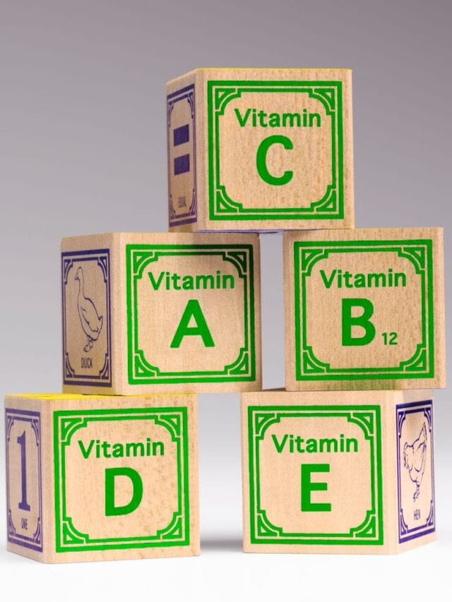 थंडीत कोणते व्हिटामिन्स फायद्याचे, जाणून घ्या