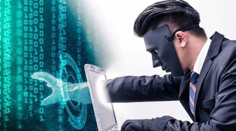 तुमच्या फोनमध्ये असलेला डेटा तुमच्यासाठी खूप अडचणीचा ठरू शकतो. तुमच्या फोनमध्ये असलेला डेटा एक महत्त्वाचा पुरावा म्हणून ग्राह्य धरला जातो. त्यामुळेच फोन वापरताना कोणत्या गोष्टींपासून दूर राहायला हवे, काय काळजी घ्यायला पाहिजे याची माहिती असणे फार गरजेचे आहे. 