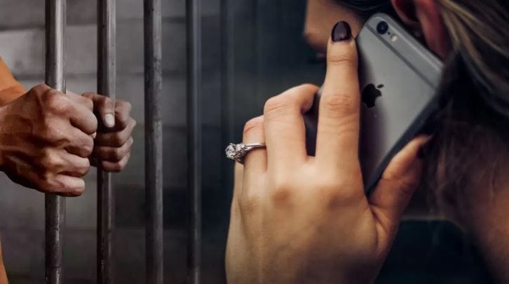 पोलीस आजकाल फक्त तुमची गॅलरीच नव्हे तर क्लाऊड स्टोअरेज, गुगल ड्राईव्ह स्टोअरेजमधील डिलीट केलेला डेटाशुद्धा शोधून काढतात. त्यामुळेच कोणतेही कन्टेंट डिलीट करताना, डाऊनलोड करताना विचार करावा. भविष्यात अडचणीत न येण्यासाठी काही गोष्टींची काळजी घ्यायला हवी.