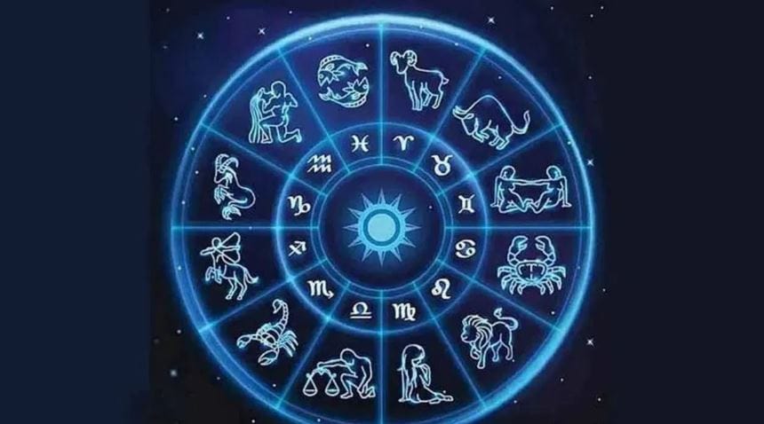 बुधवारी चंद्रदेव सूर्यदेवाच्या सिंह राशीत गोचर करणार आहे. त्यामुळेच बुधवारी ग्रह-नक्षत्रांमध्ये एक खास स्थिती दिसणार आहे. या दिवशी आयुष्मान योग आणि सौभाग्य योग असे दोन योग जुळून आले आहेत त्यामुळेच वृषभ, कन्या आणि धनू या तीन राशींच्या आयुष्यात या दिवशी मोठे बदल घडणार आहेत. 