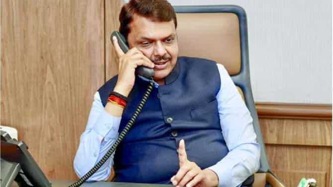 देवेंद्र फडणवीसांचा तातडीचा फोन कॉल, मुंबई पालिका जिंकताच घडामोडी वाढल्या, दिला मोठा संदेश!