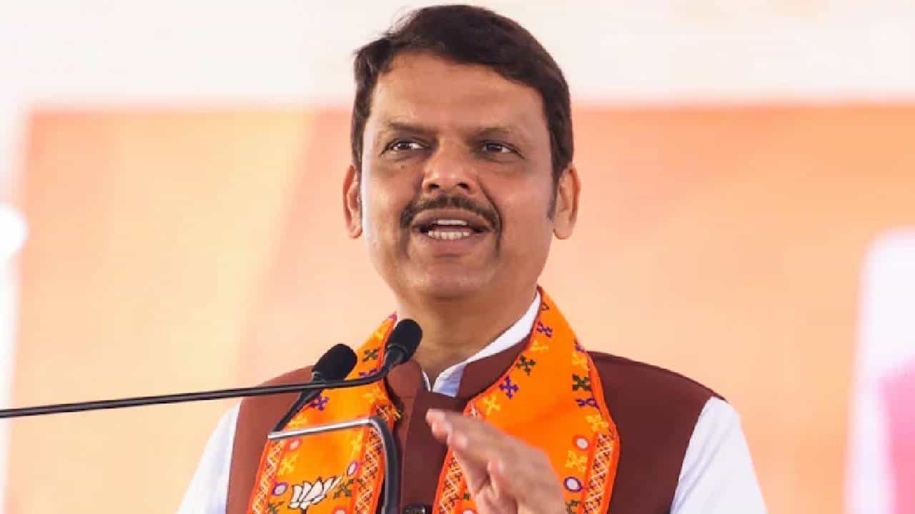 Devendra Fadnavis | एकनाथ शिंदेनी हॉटेलमध्ये नगसेवक का ठेवले? मुख्यमंत्र्यांनी स्पष्टच सांगितलं