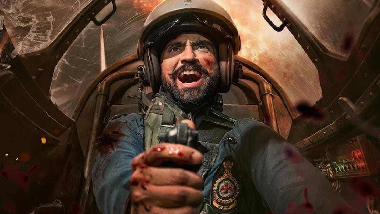 'बॉर्डर 2'मधील इतर स्टारकास्टबद्दल बोलायचं झाल्यास, दिलजीत दोसांझ यात दुसऱ्या क्रमांकावर येतो. दिलजीतची एकूण संपत्ती ही 172 कोटी रुपयांहून अधिक आहे. दिलजीलला पंजाबी चित्रपटसृष्टीतील सर्वांत यशस्वी आणि श्रीमंत कलाकार मानलं जातं. गाणी, जगभरातील लाइव्ह कॉन्सर्ट, जाहिराती यांमधून तो भरभक्कम कमाई करतो. 
