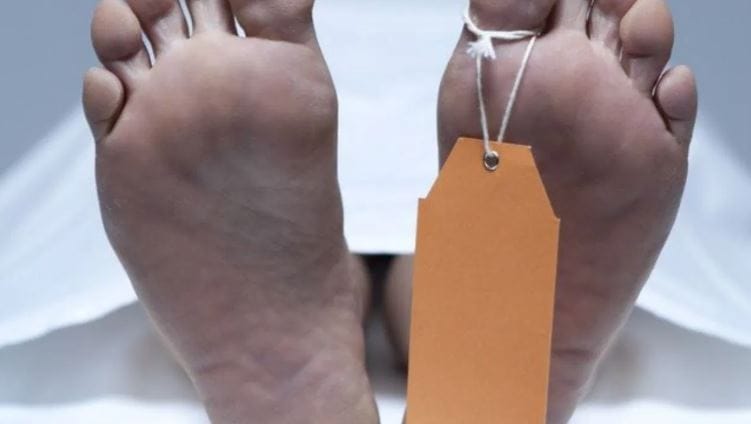 तुमच्या स्वप्नात सतत मृतदेह येत असतील तर तुमच्या मनात कशाचीतरी भीती असल्याचे हे संकेत आहे. तुम्हाला भविष्याबाबत चिंता, स्वप्न अधुरं राहण्याची भीती, आयुष्यातील अनिश्चितता अशा वेगवेगळ्या शंका कुशंकांनी तुमच्या मनात घर केलेले आहे, असाही त्याचा अर्थ निघू शकतो. या भीतीमुळे तुमचे भविष्यात नुकसान होण्याची शक्यता नाकारता येणार नाही, याचाही तुम्हाला यातून संकेत मिळतो. 