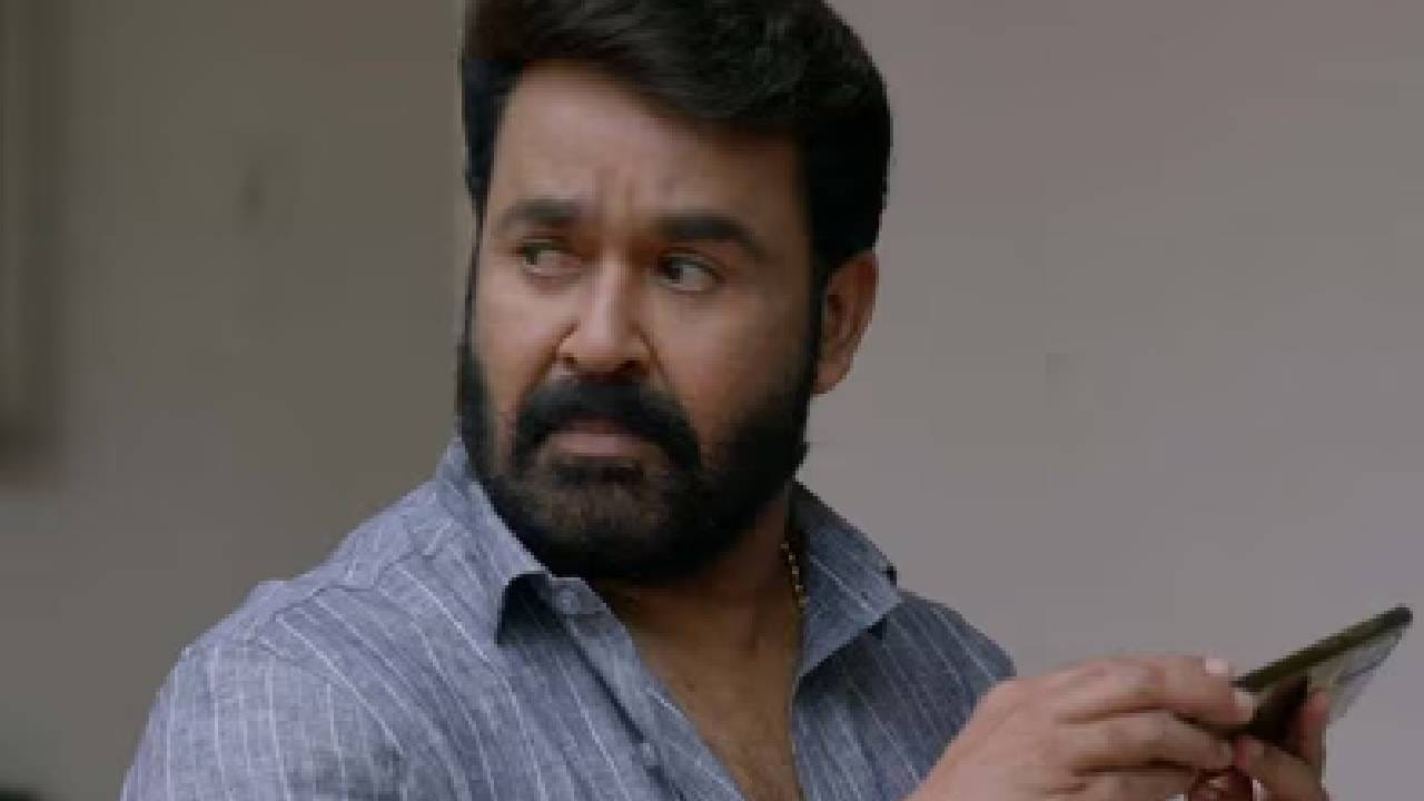 मोहनलाल यांनी 'दृश्यम 3'चा एक व्हिडीओ शेअर केला आहे, ज्यामध्ये ते जॉर्जकुट्टी नावाच्या एका टीव्ही केबल ऑपरेटरची भूमिका साकारत आहेत. चित्रपटाचं मल्याळम व्हर्जन हे हिंदी व्हर्जनच्या काही महिन्यांपूर्वी थिएटरमध्ये प्रदर्शित होणार आहे. 
