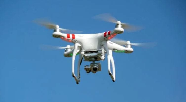 तंत्रज्ञानातील प्रगतीमुळे आजघडीला युद्धातील नीतीमध्ये मोठे बदल झालेले आहेत. आज प्रत्यक्ष रणांगणात उतरून लढाई करण्यापेक्षा आधुनिक तंत्रज्ञानाच्या मदतीने हल्ले करण्यात येत आहेत. आजकाल शत्रू राष्ट्रावर हल्ला करण्यासाठी ड्रोनचा सर्रास उपयोग केला जात आहे. त्यामुळेच आजघडीला कोणता देशाकडे किती आणि किती आधुनिक ड्रोन आहेत, यावरून एखाद्या देशाची शक्ती ठरवली जात आहे. 