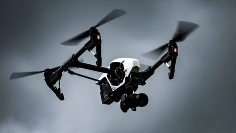  भारतदेखील ड्रोन तंत्रज्ञानात मागे नाही. सध्या भारताकडे साधारण 600 पेक्षा जास्त ड्रोन आहेत. यामध्ये Heron-1 आणि SpyLite नावाचे आधुनिक ड्रोन आहेत. भारत सध्या स्वदेशी ड्रोन तंत्रज्ञान विकसित करत आहे. भारतावर हल्ला करण्यासाठी पाकिस्तानने तुर्कीएकडूनच ड्रोन मागवले होते. परंतु भारताने हे ड्रोन हाणून पाडले होते.