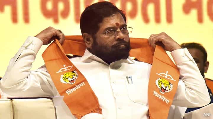 Eknath Shinde Shiv Sena : एकनाथ शिंदे यांच्या शिवसेनेला मनपा निवडणुकीपूर्वीच मोठा धक्का, 'स्थानिक' निवडणुकीत शिंदे गटाला आव्हान Eknath Shinde Shiv Sena : एकनाथ शिंदे यांच्या शिवसेनेला मनपा निवडणुकीपूर्वीच मोठा धक्का, 'स्थानिक' निवडणुकीत शिंदे गटाला आव्हान