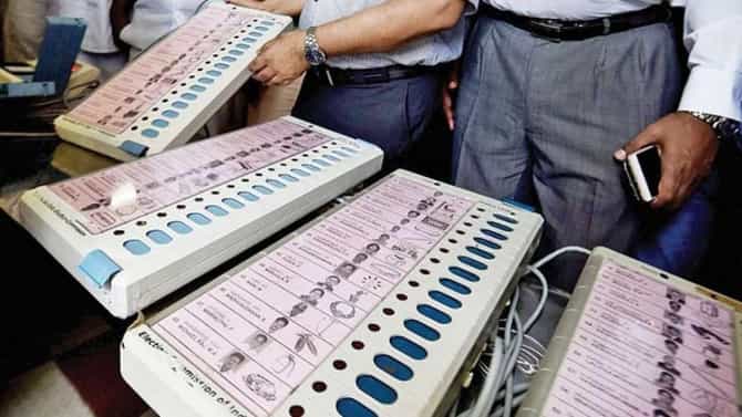उमेदवार रिंगणात, मतदार रांगेत, पण ईव्हीएम बंद; महाराष्ट्रात हायव्होल्टेज गोंधळ, कुठे काय स्थिती?