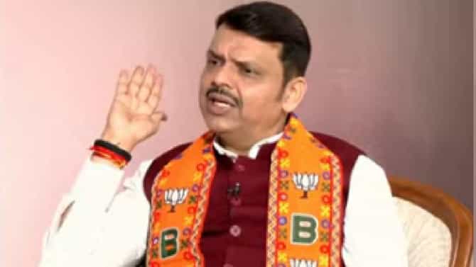 Devendra Fadanvis : त्यांच्याकडे उमेदवारच नव्हते, मग काय आम्हीच आमच्याविरोधात उमेदवार द्यायचा का? बिनविरोधच्या मुद्द्यावरून फडणवीस यांनी विरोधकांना घेरलं