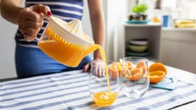 सकाळी, दुपारी की रात्री; फळांचा ज्यूस पिण्याची योग्य वेळ कोणती?.