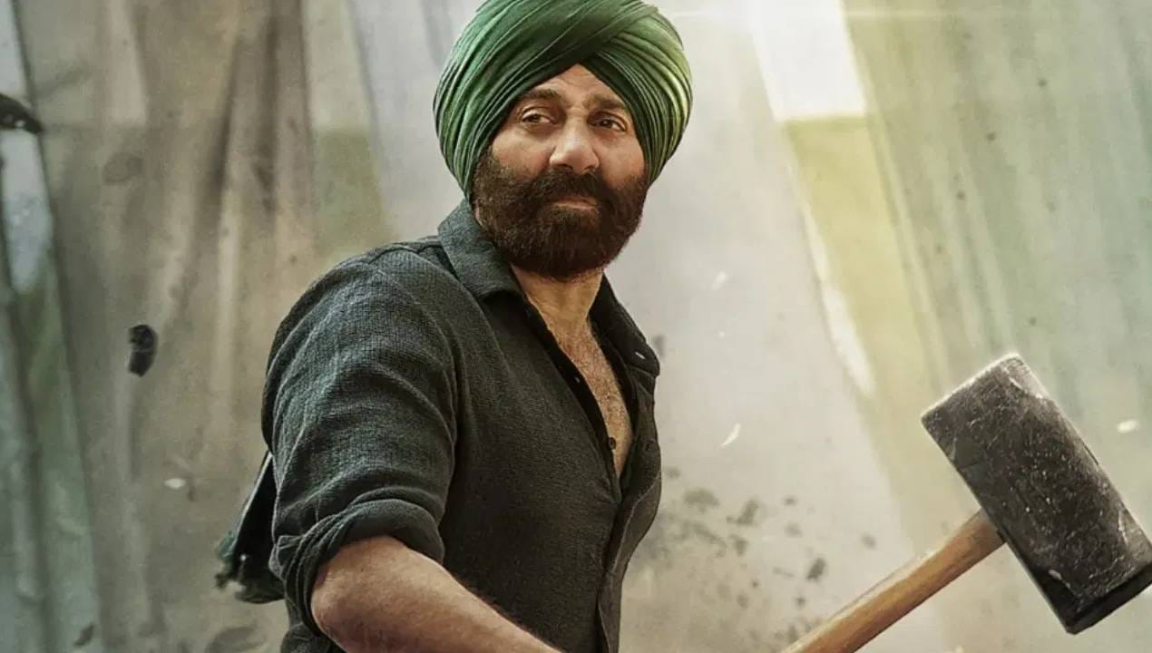 बॉर्डर 2 ला मात्र ओपनिंग डे ला 2023 साली रिलीज झालेल्या गदर 2 चा रेकॉर्ड मोडता आला नाही. गदर 2 सनी देओलची सर्वात मोठी ओपनर फिल्म आहे. ऑगस्ट 2023 साली रिलीज झालेल्या या चित्रपटाने भारतात 40 कोटी रुपयांची ओपनिंग केलेली. जगभरात टोटल 691 कोटी रुपयांची रेकॉर्डतोड कमाई केली होती. 