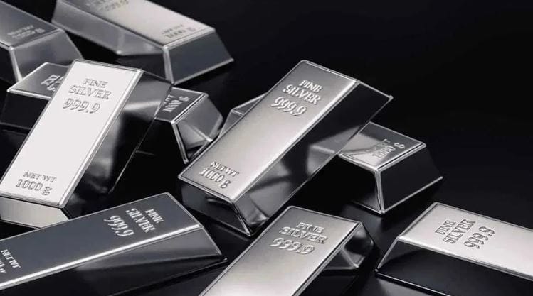 या वर्षातदेखील सोन्याचा भाव वाढण्याची शक्यता व्यक्त केली जात आहे. सोन्याकडे बचत आणि सुरक्षा म्हणून पाहिले जाते. तर कॉपर आणि चांदी या धातूंचा उपयोग उद्योग जगतात होतो. त्यामुळे सुरक्षित गुंतवणूक करायची असेल तर सोने हा अजूनही चांगला पर्याय आहे.