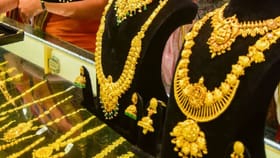 Gold Rate : सोन्याचा भाव पाहून घामच फुटला, एका आठवड्यात तब्बल....