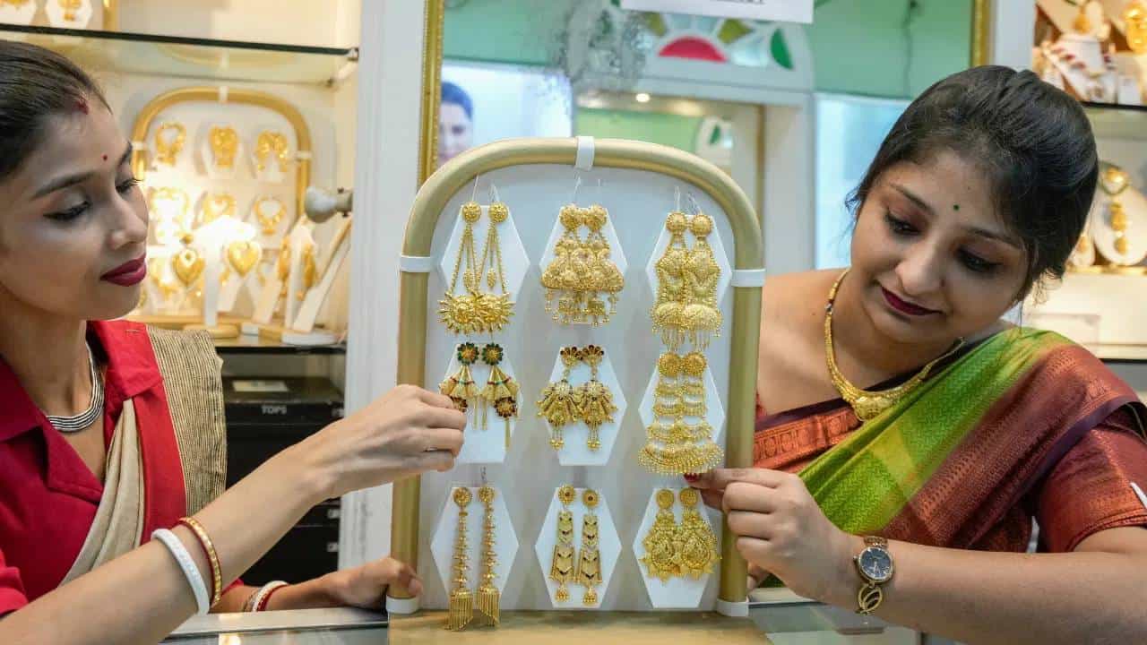 Gold-Silver Rate Today 23 January 2026 : घेऊ की नको... घेऊ की नको... रोजच्या चढ-उतारामुळे टेन्शन; आजचा सोन्या चांदीचा भाव...