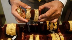 सोन्याने दिला धोका, नव्या वर्षाच्या पहिल्याच दिवशी भाव घसरला!.