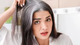 'या' व्हिटॅमिन्सच्या कमतरतेमुळे तुम्हाला केसांच्या समस्या होऊ शकतात.