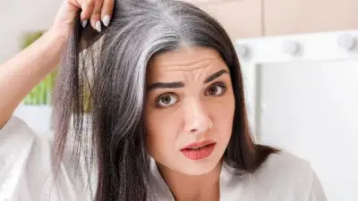 या व्हिटॅमिन्सच्या कमतरतेमुळे तुम्हाला केसांच्या समस्या होऊ शकतात