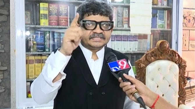 भगतसिंह कोश्यारींना पद्मभूषण पुरस्कार, सदावर्तेंनी ठाकरे गटाला डिवचलं