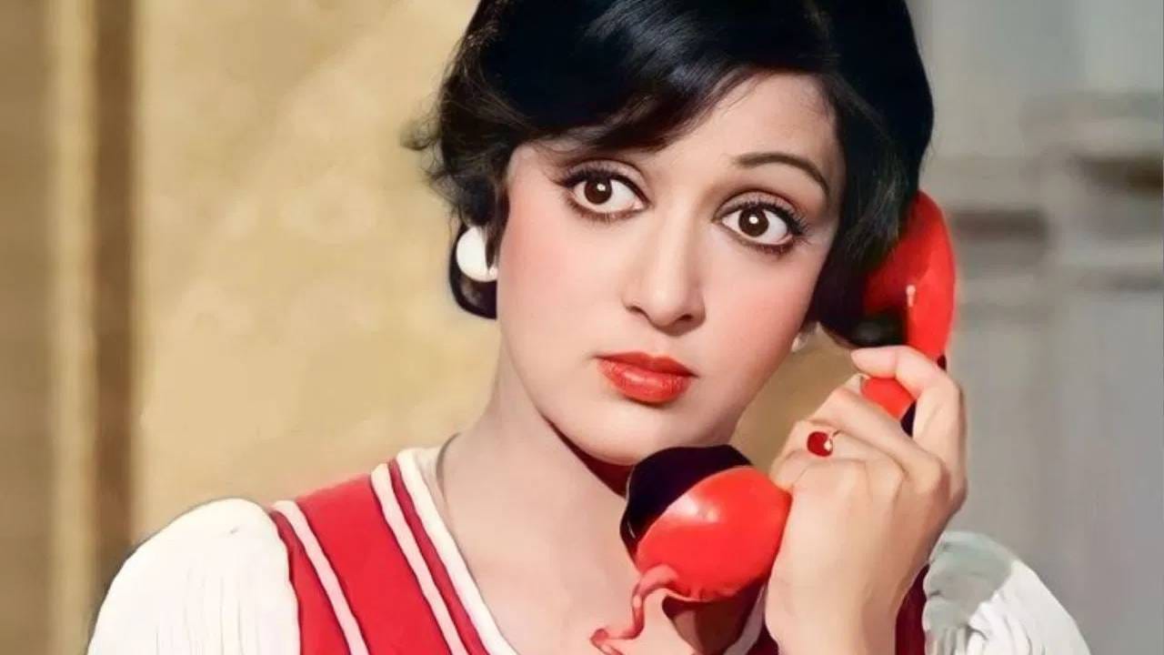 तिथे मी एक सी-फेसिंग अपार्टमेन्ट बघितलं. माझ्या वडिलांनी ते माझ्यासाठी विकत घेतलेलं. त्यांनी मला विचारलं की फ्लॅट आवडला का?. मी त्यांना सांगितलं की, मला दक्षिण मुंबईत रहायला आवडत नाही. मला चेन्नईसारखं अनेक झाडांमध्ये असलेलं घर हवं आहे. त्यावेळी त्यांनी जुहू मध्ये माझ्यासाठी बंगला शोधायला सुरुवात केली.