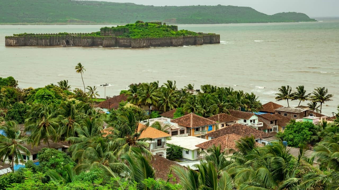 अत्यंत कमी खर्च आणि निसर्गरम्य वातावरणात कुटुंबासोबत वेळ घालवायचा असेल तर मुंबईपासून हाकेच्या अंतरावर आहे हे ठिकाण. जाताच प्रेमात पडाल. 