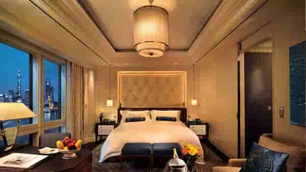Hotel Booking : हॉटेल बुक करताना चूक करताच गेम होणार, 3 गोष्टींची काळजी घ्या अन्यथा...
