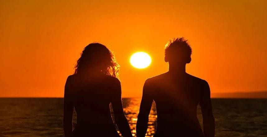 बांगलादेशात बांगला भाषेतच प्रपोज केले जाते. त्यासाठी आय लव्ह यू म्हणण्याऐवजी 'आमी तोमाके भालोबाशी' असे म्हटले जाते. या शब्दांचा अर्थ मी तुझ्यावर प्रेम करतो, असा होतो.