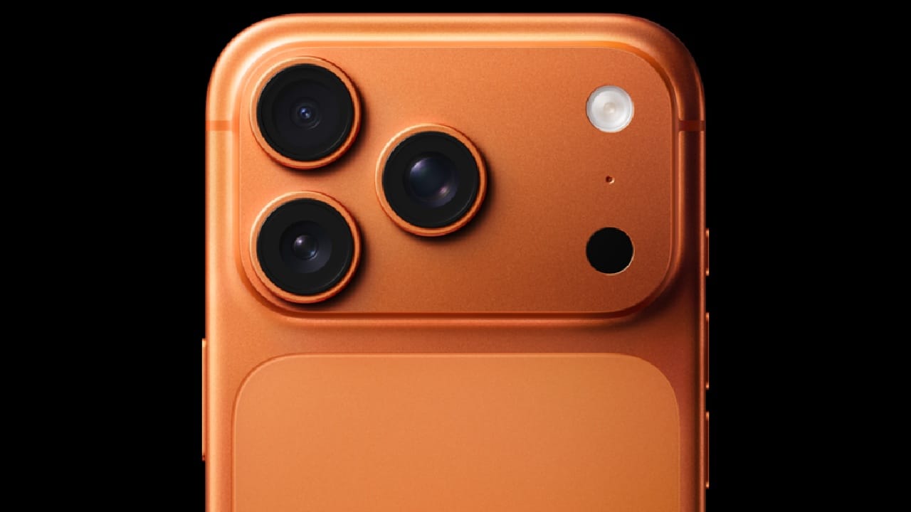 सध्या प्रत्येक व्यक्ती आयफोन वापरताना दिसत आहे. कारण त्यामध्ये असणारे अनेक जबरदस्त फीचर्स आणि कॅमेरा हे प्रमुख कारण आहे. 