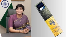 आयकॉनिक चेंज मेकर अवॉर्ड 2025’ आयएएस अधिकारी हरि चंदना यांना प्रदान.