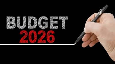 आयकराचा बोजा कमी होईल का? 2026 च्या अर्थसंकल्पाकडून मध्यमवर्गीयांच्या 5 अपेक्षा