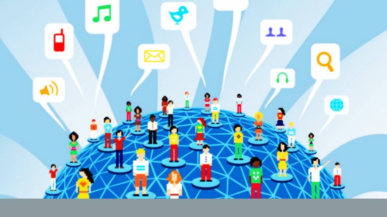 इंटरनेट कोणत्याही सरकारी अथवा कंपनीच्या मालकीचे नाही. हे हजारो छोट्या नेटवर्कपासून तयार होणारे एक ग्लोबल नेटवर्क आहे. हे सर्व केबल जोडण्यात आले आहे. प्रत्येक भाग हा केबल्स, सर्व्हर, नेटवर्क याची मालकी आहे.  म्हणजे इंटरनेटचा कोणी एक मालक नाही. तर त्या त्या कंपन्याचे काही जण मालक आहेत.