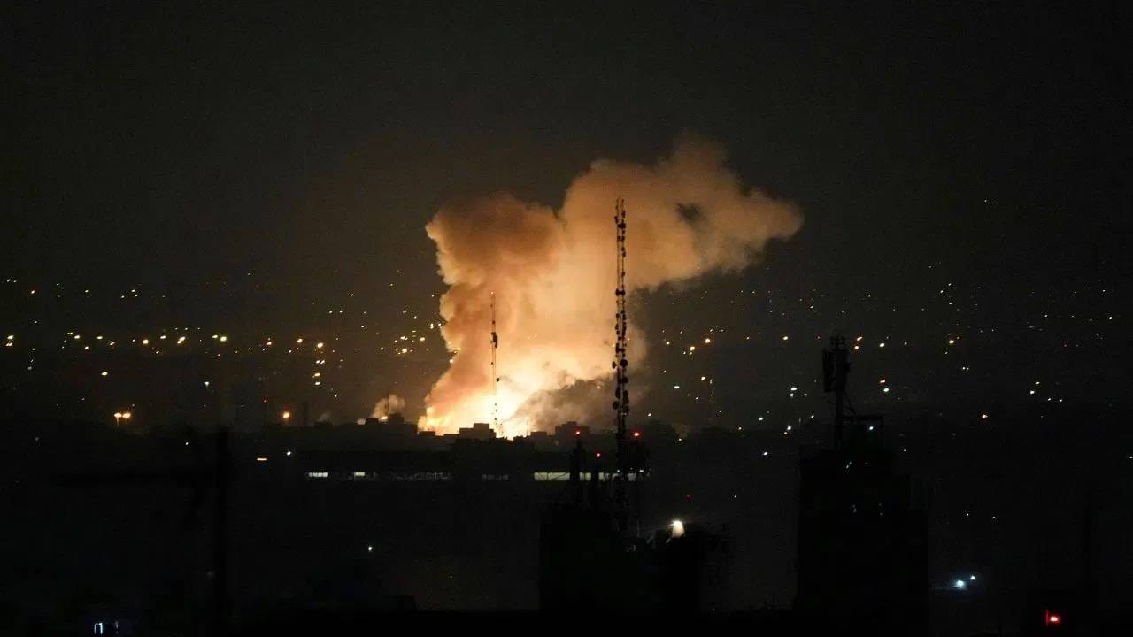 इस्त्रायलच्या थेट हवाई हल्ल्याने मोठ्या युद्धाचा भडका, लेबनॉनमध्ये खळबळ; मोठी अपडेट समोर! इस्त्रायलच्या थेट हवाई हल्ल्याने मोठ्या युद्धाचा भडका, लेबनॉनमध्ये खळबळ; मोठी अपडेट समोर!